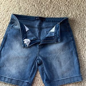 AL jean shorts size 44